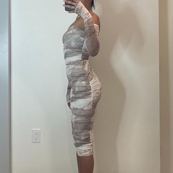 Cream Multicolor Off Shoulder Bodycon Dress - Picture 2 of 4